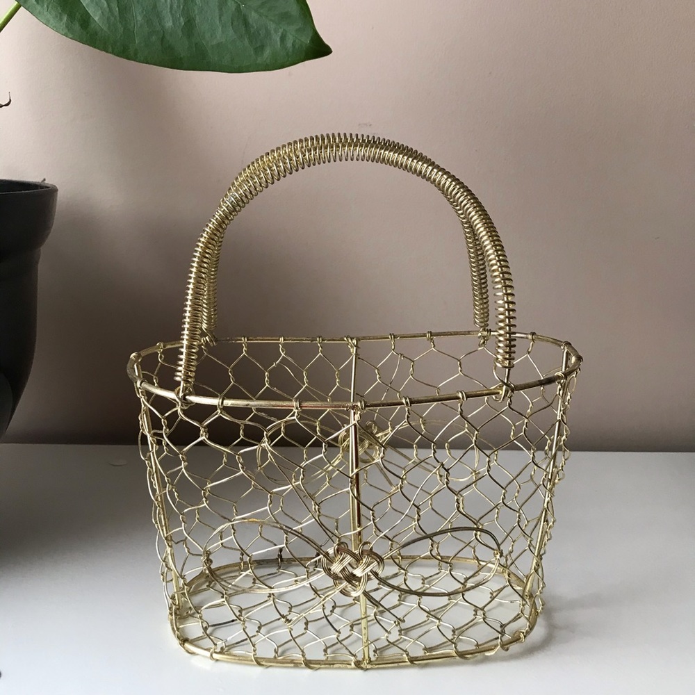 Fancy little mesh basket,perfect for a flowergirl